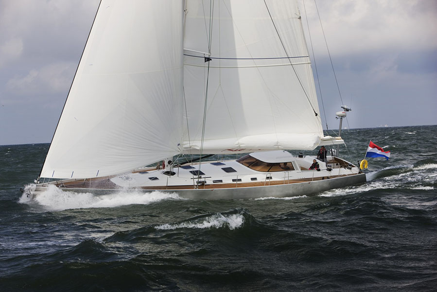 In the same year the STADTSHIP 56 was designed. This aluminium yacht 